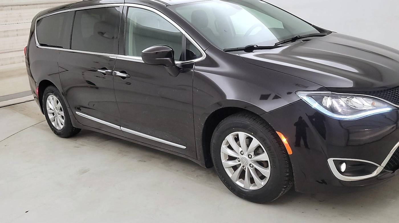 2018 Chrysler Pacifica Touring L — Minivan — 49,949 mi — Sterling, VA