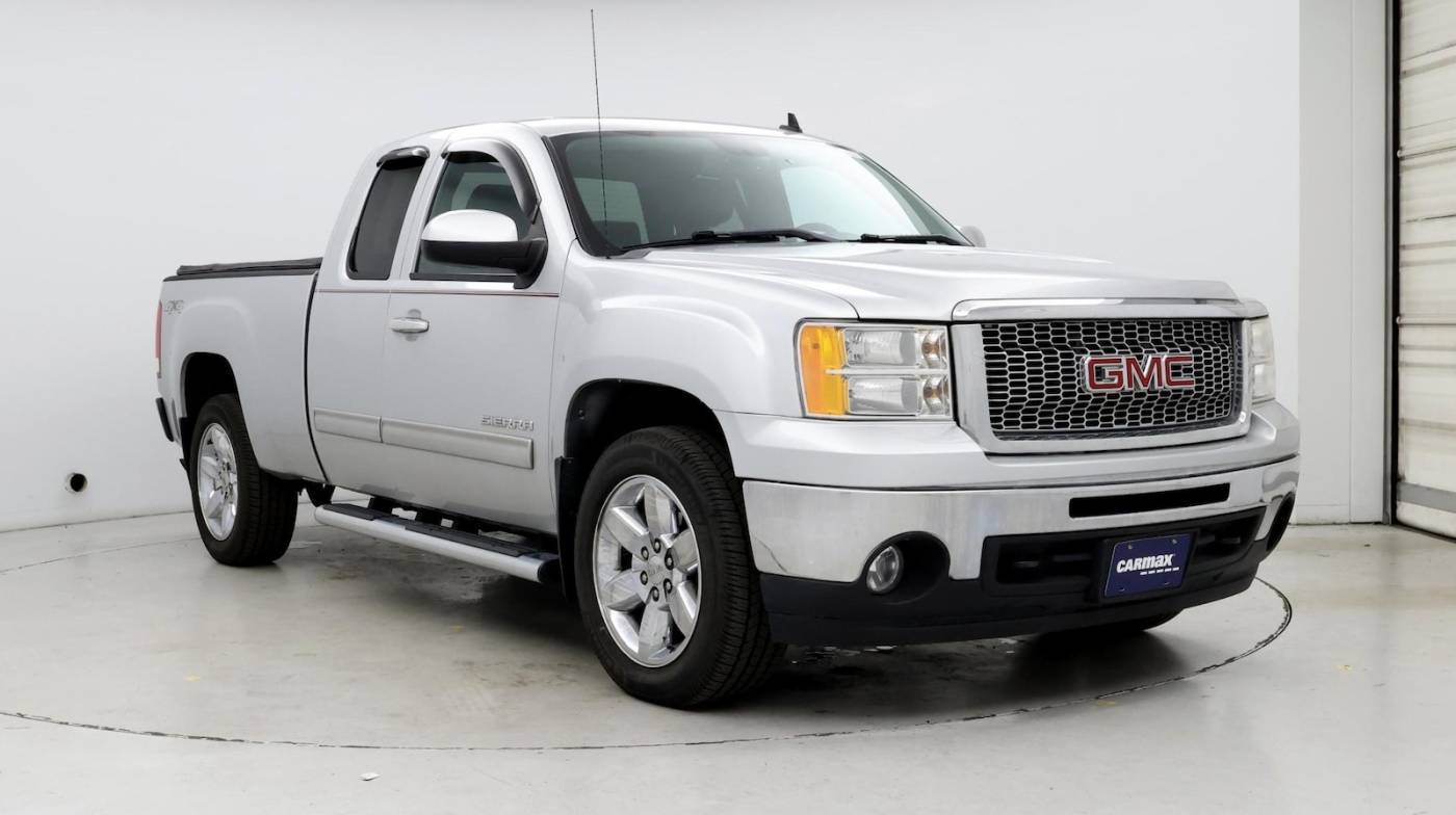 2013 GMC Sierra 1500 SLT — Pickup Truck — 106,181 mi — Fayetteville, NC