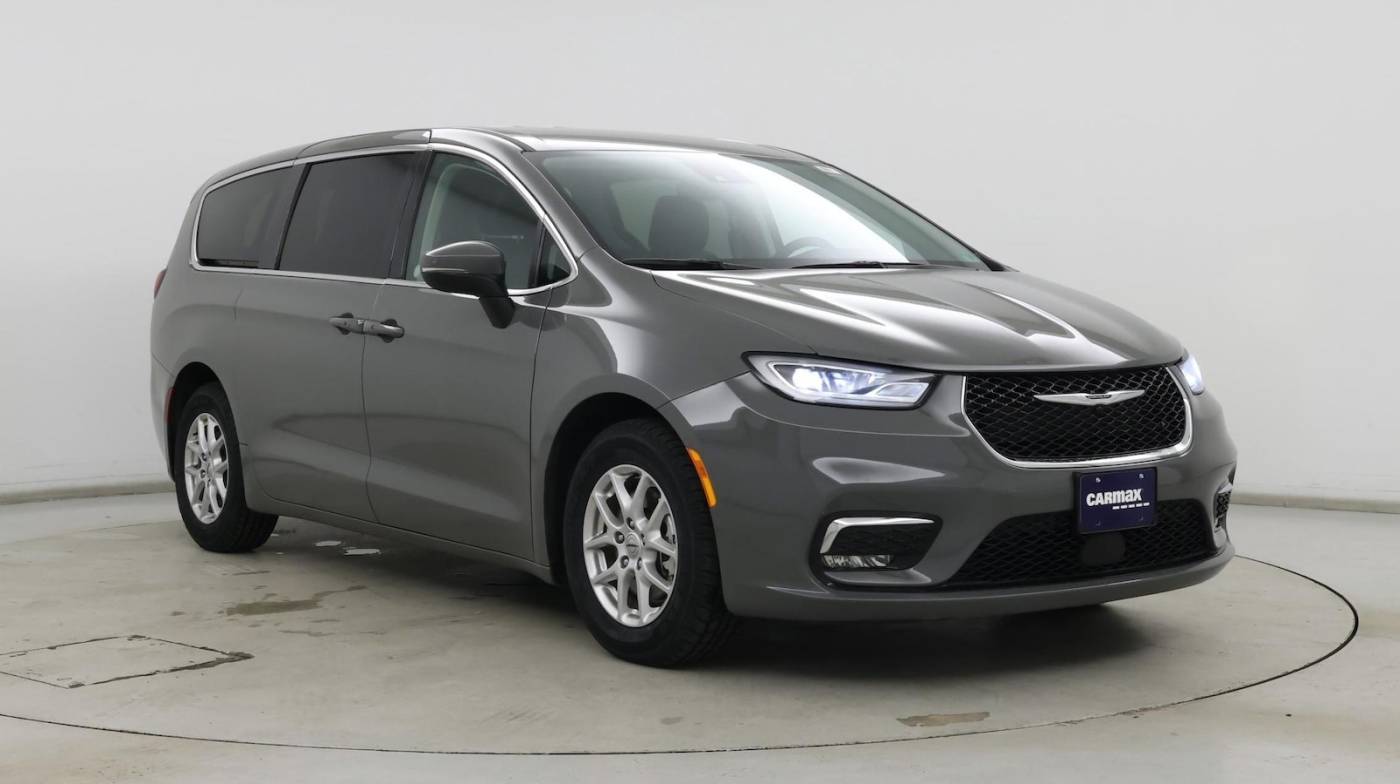 2023 Chrysler Pacifica Touring L — Minivan — 49,657 mi — Fredericksburg, VA