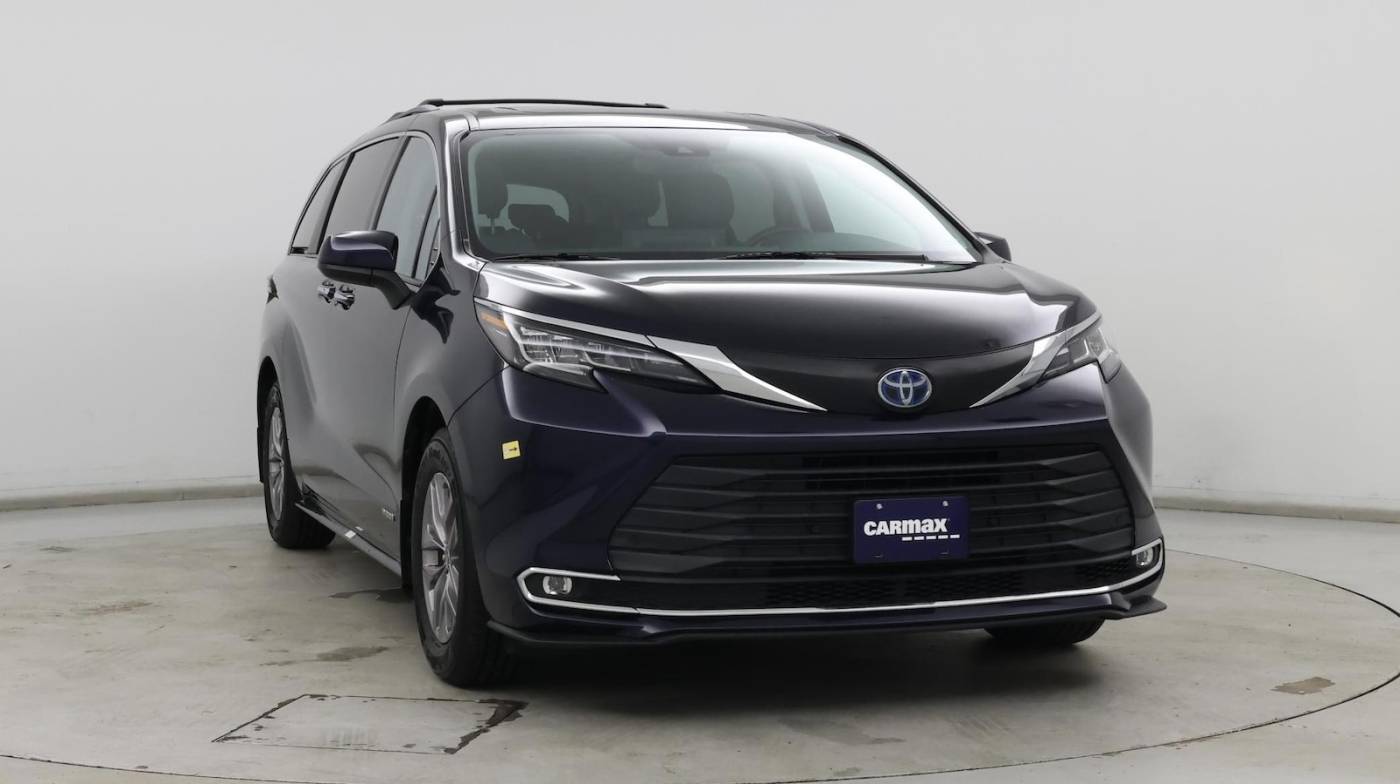 2021 Toyota Sienna XLE — Minivan — 65,764 mi — Fredericksburg, VA