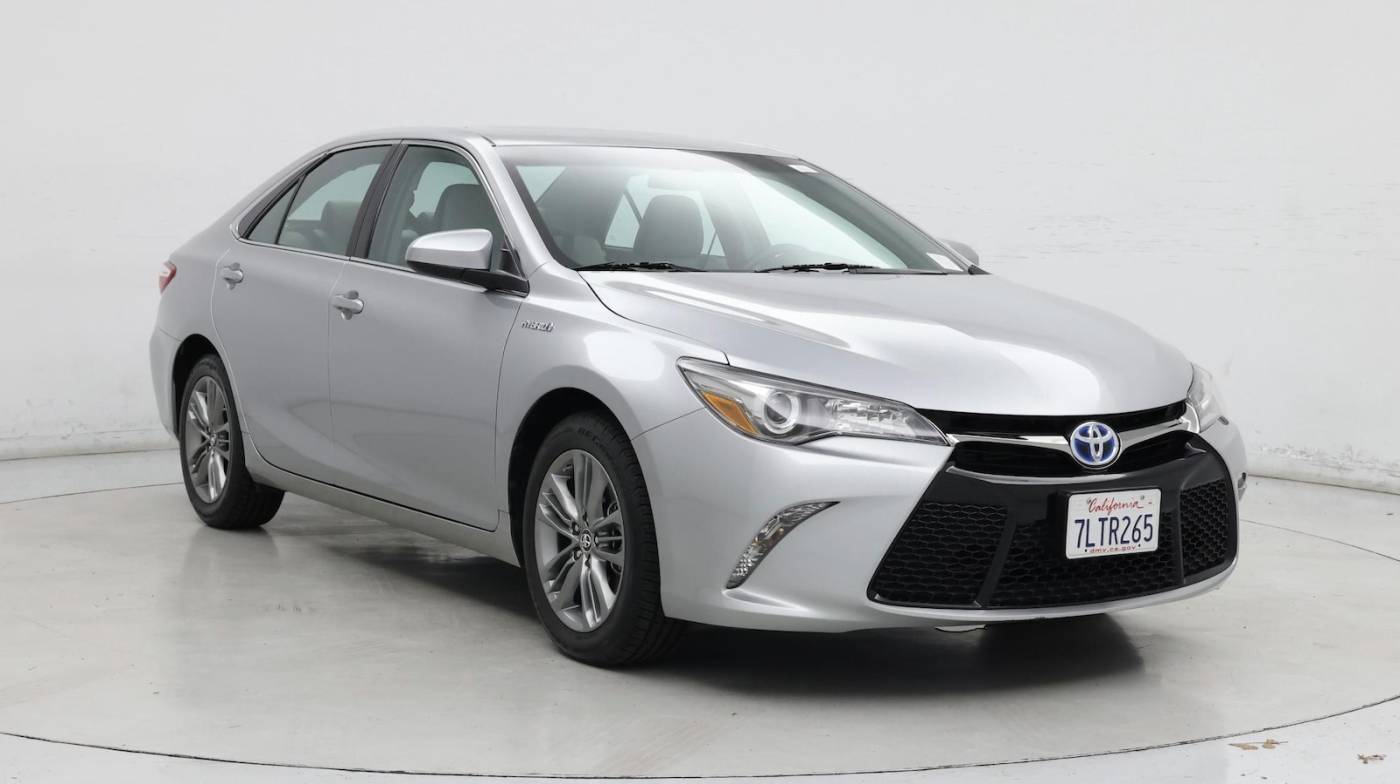 2015 Toyota Camry Hybrid SE — Sedan — 33,780 mi — Fresno, CA