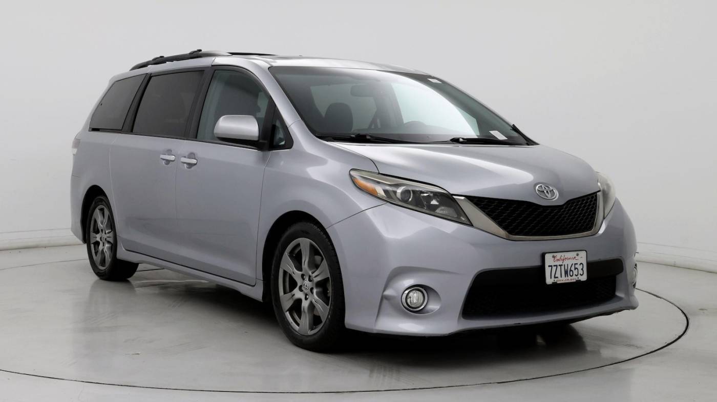 2017 Toyota Sienna SE — Minivan — 99,370 mi — Fresno, CA