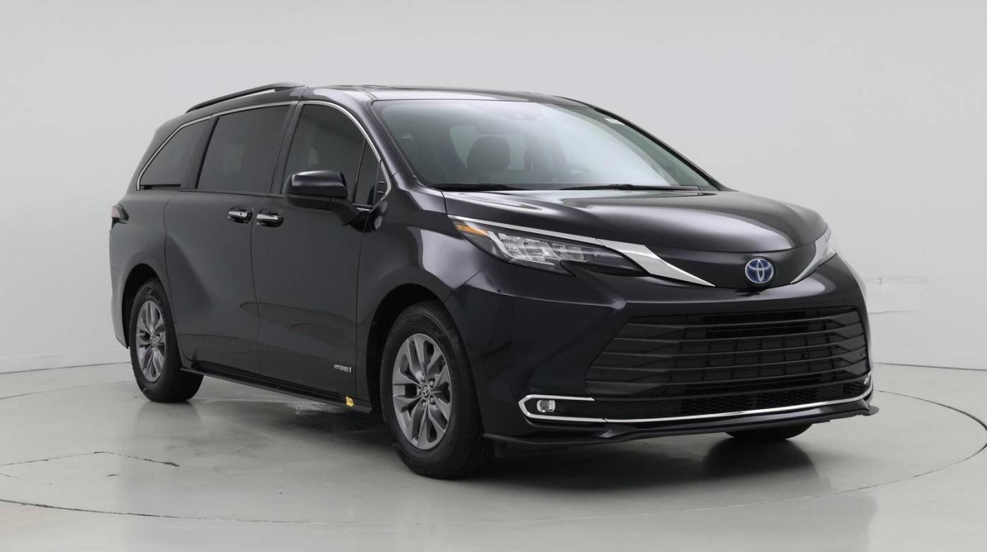 2021 Toyota Sienna XLE — Minivan — 54,253 mi — Davie, FL