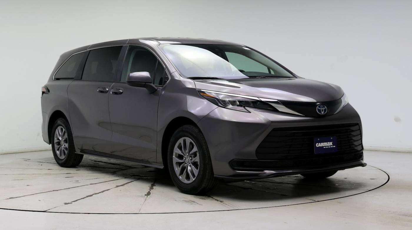 2024 Toyota Sienna LE — Minivan — 21,077 mi — Glencoe, IL
