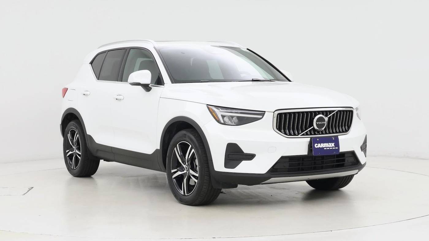 2025 Volvo XC40 B5 Core Bright Theme