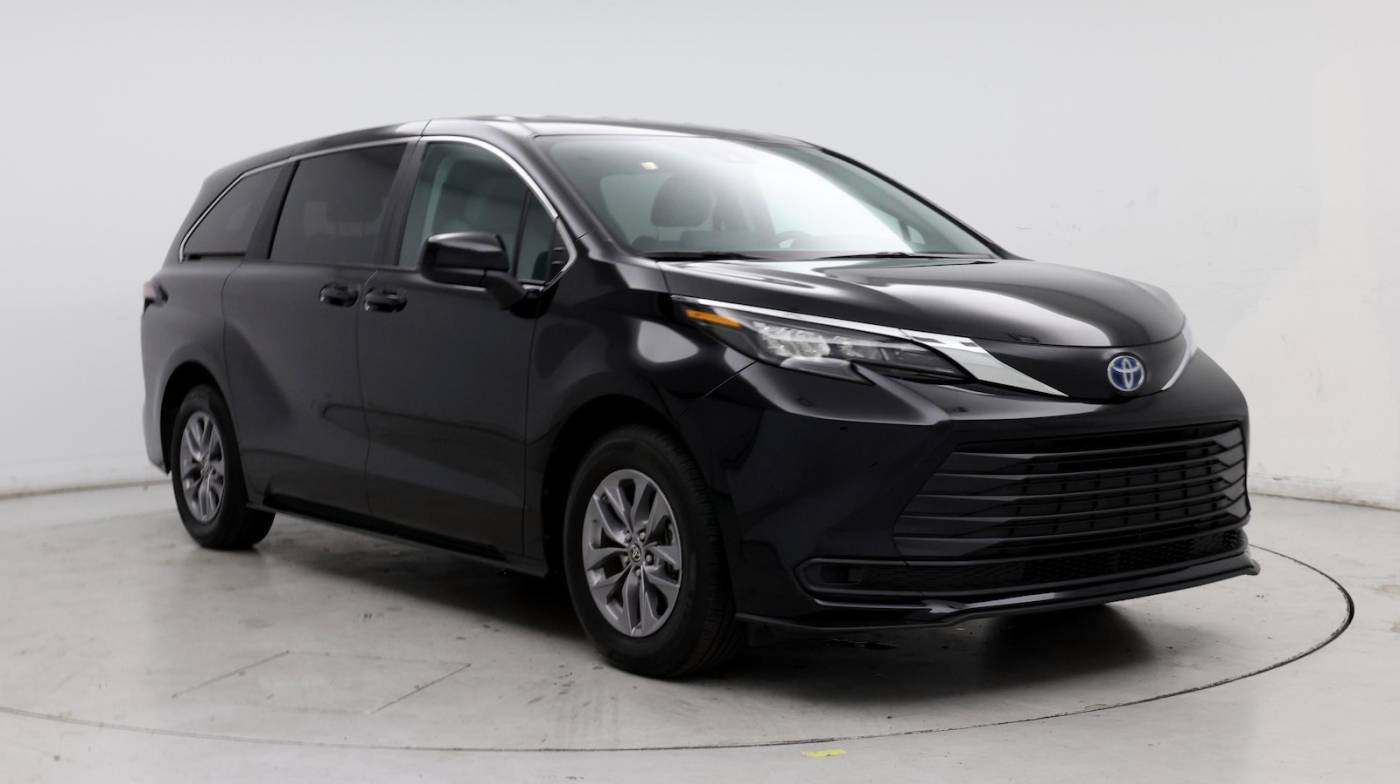 2024 Toyota Sienna LE — Minivan — 11,573 mi — Hickory, NC