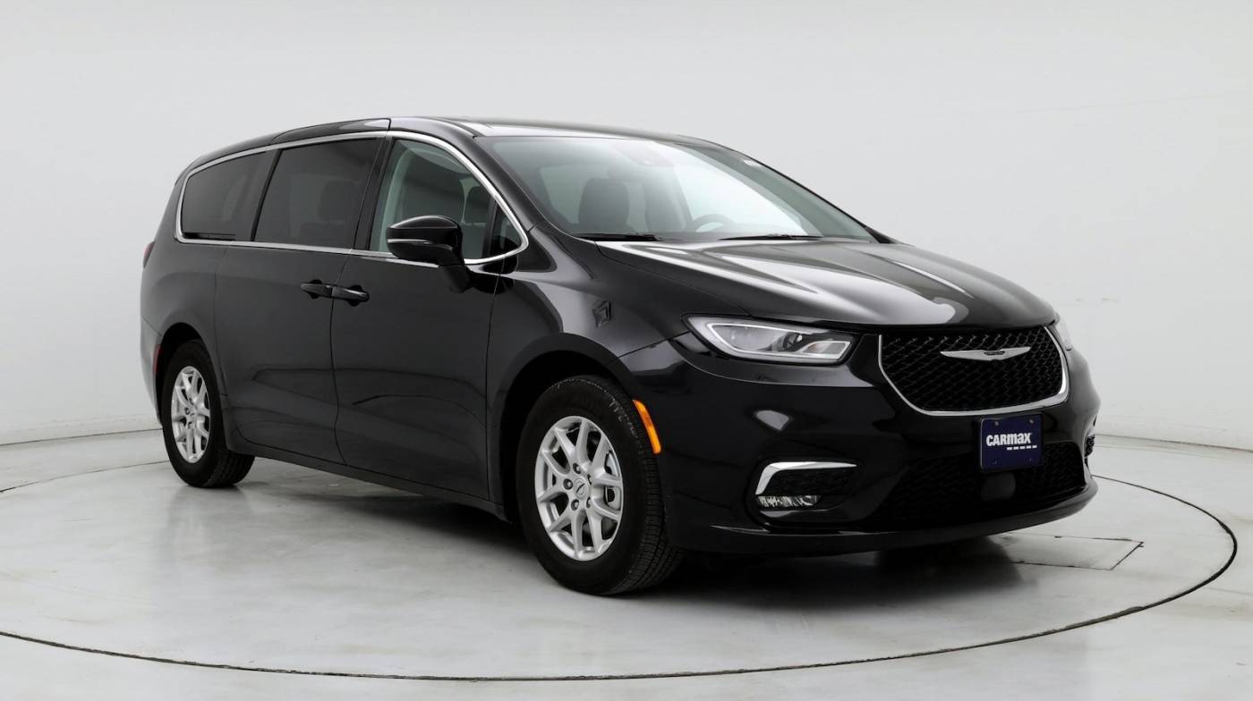 2024 Chrysler Pacifica Touring L — Minivan — 16,388 mi — Hillside, IL