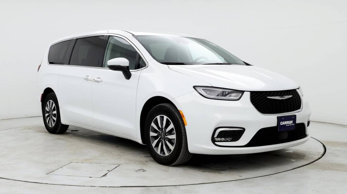 2023 Chrysler Pacifica Hybrid Touring L — Minivan — 36,469 mi — Hillside, IL
