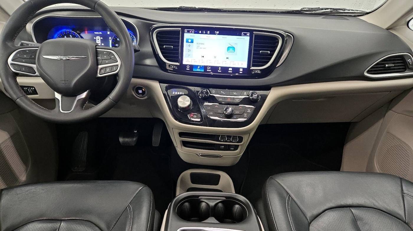 2022 Chrysler Pacifica Touring L — Minivan — 55,402 mi — Huntsville, AL
