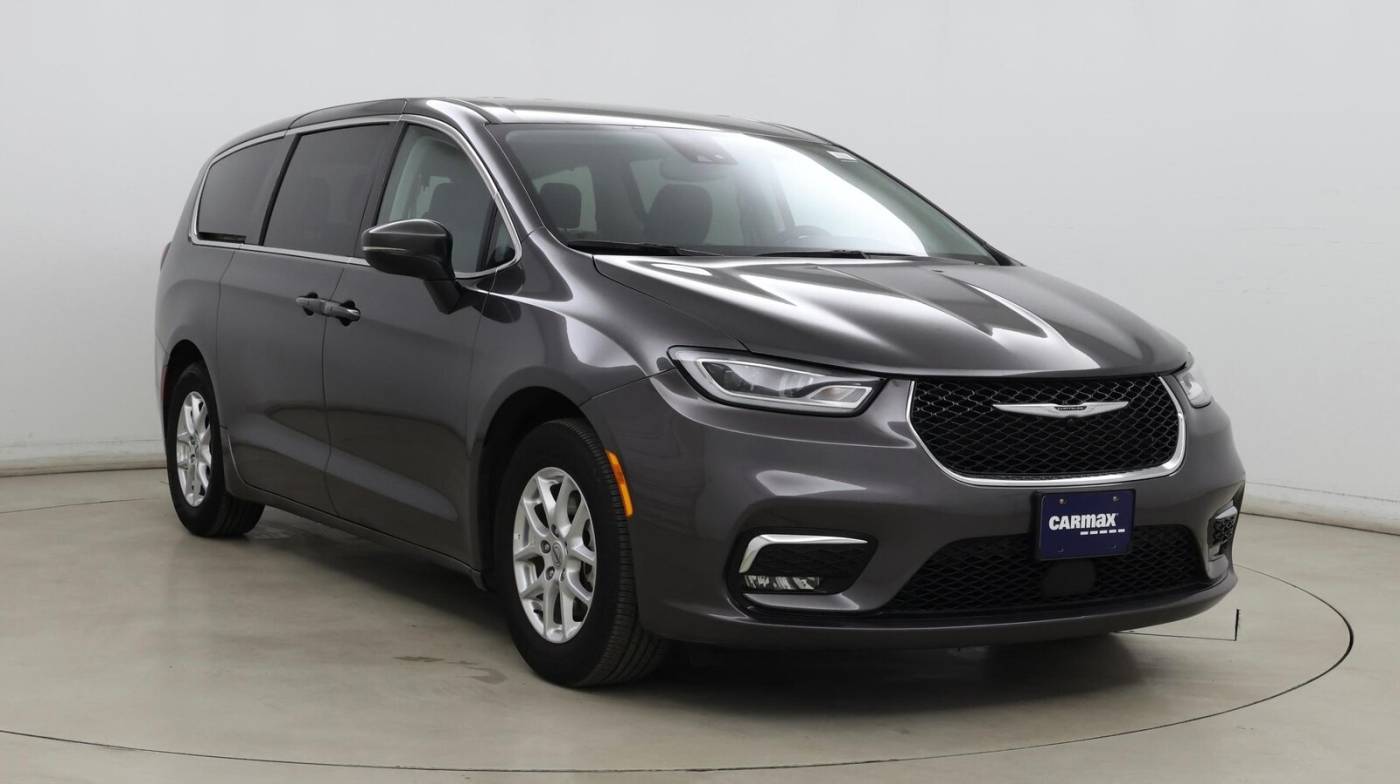 2023 Chrysler Pacifica Touring L — Minivan — 52,555 mi — Indianapolis, IN
