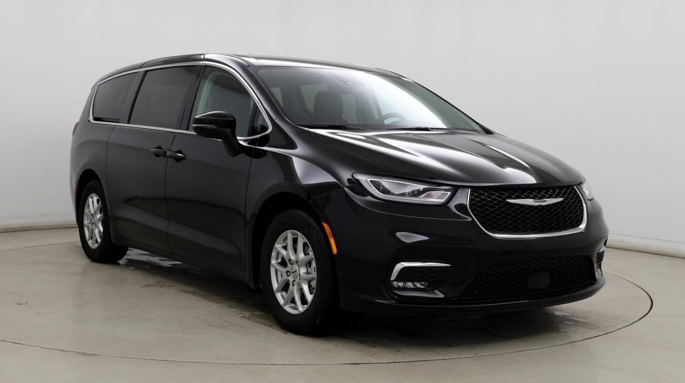 2024 Chrysler Pacifica Touring L — Minivan — 17,724 mi — Indianapolis, IN