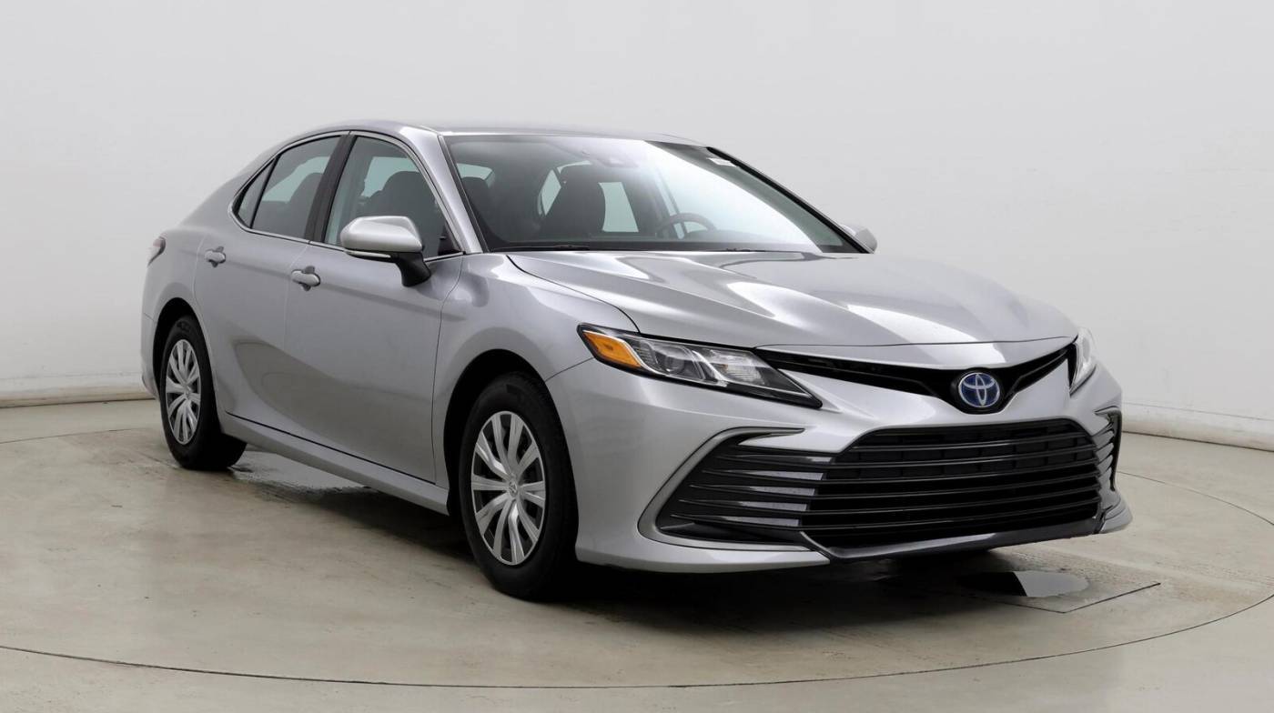 2022 Toyota Camry Hybrid LE — Sedan — 21,813 mi — Indianapolis, IN