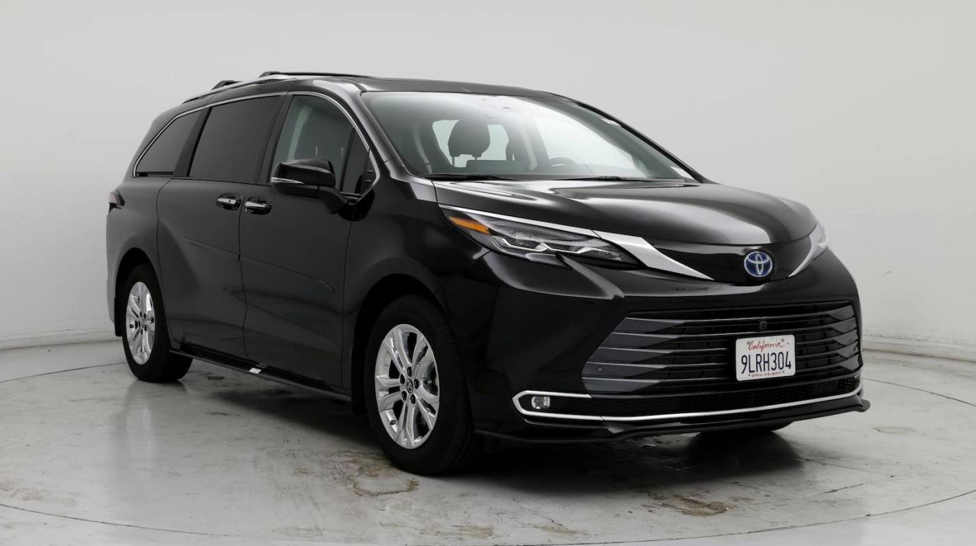 2024 Toyota Sienna Platinum — Minivan — 10,445 mi — Irvine, CA