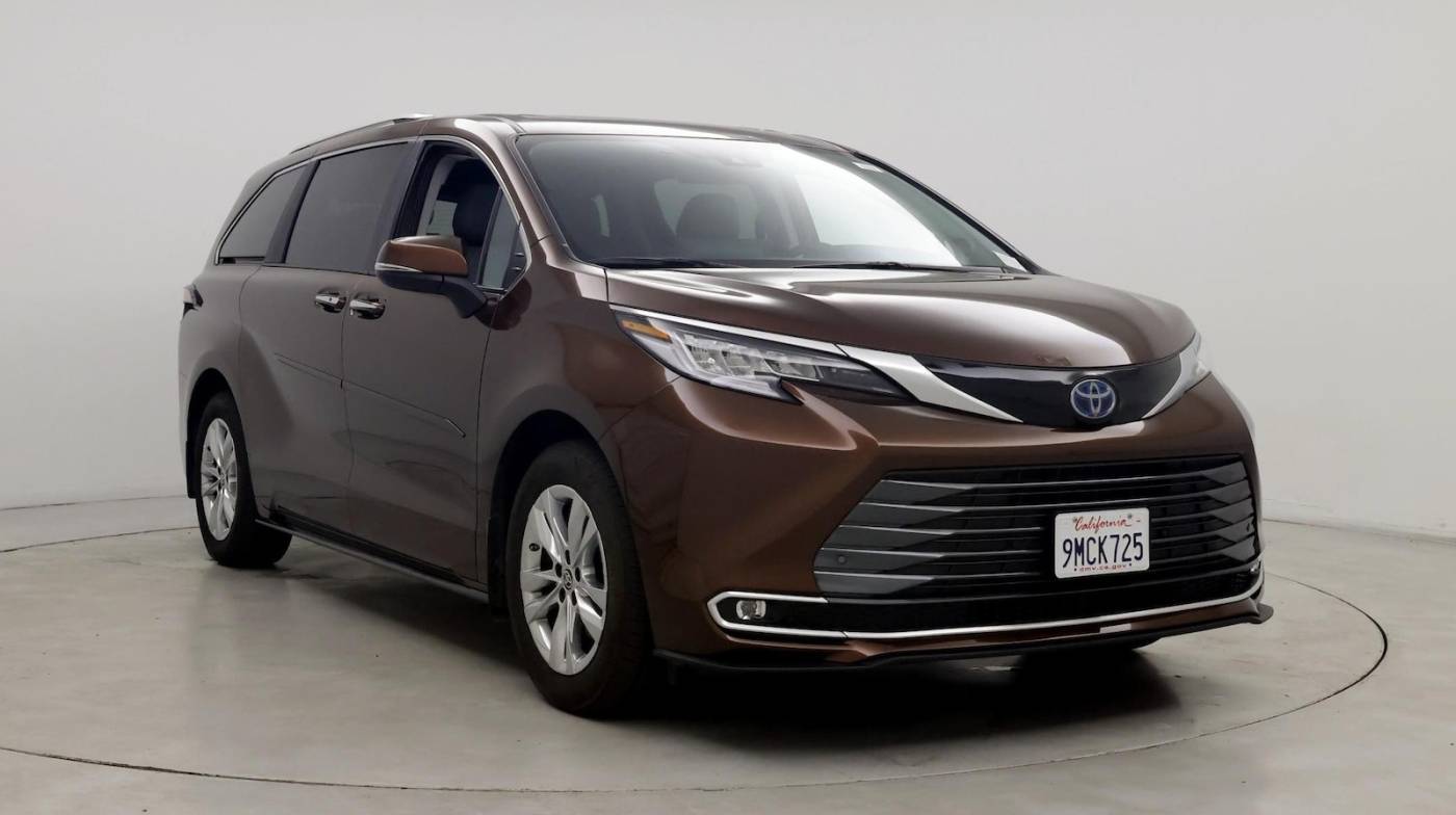 2023 Toyota Sienna Limited — Minivan — 15,115 mi — Irvine, CA