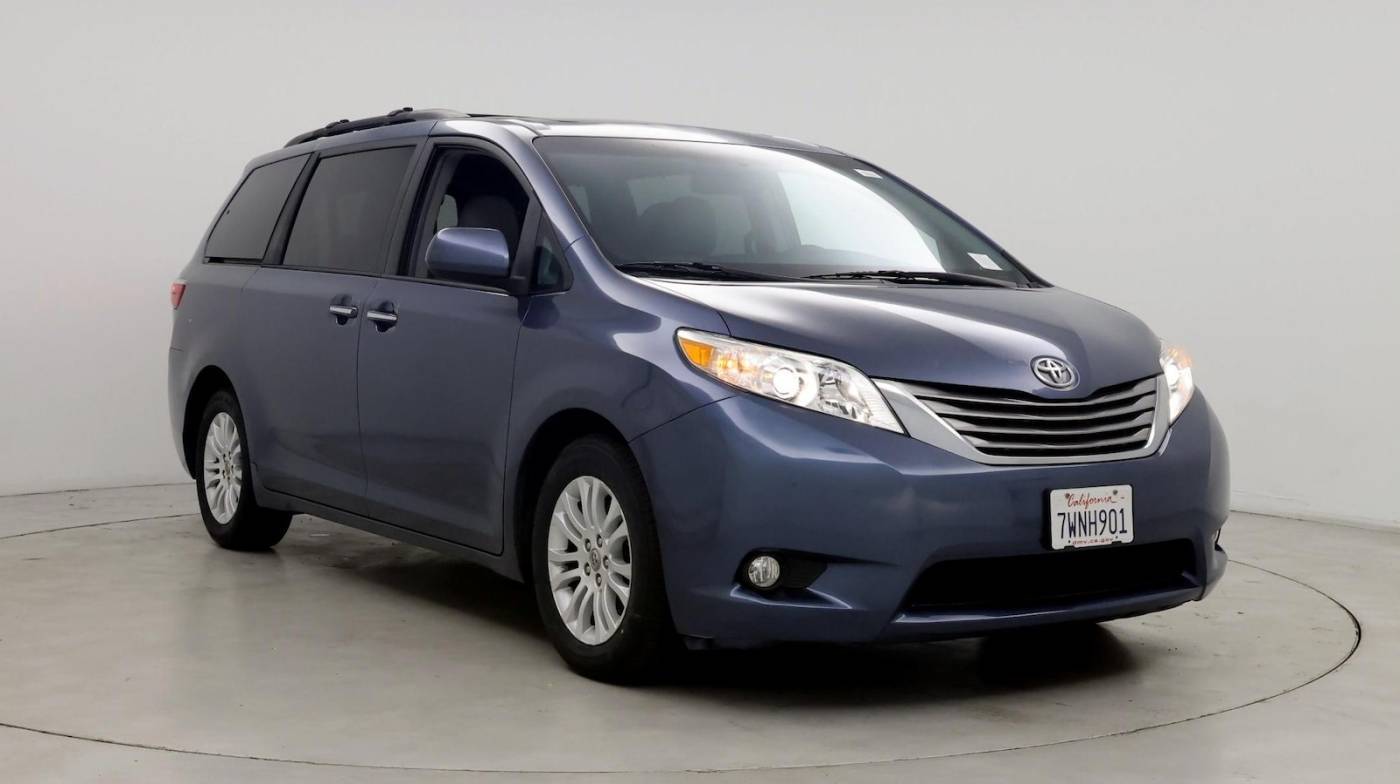 2017 Toyota Sienna XLE — Minivan — 111,615 mi — Irvine, CA