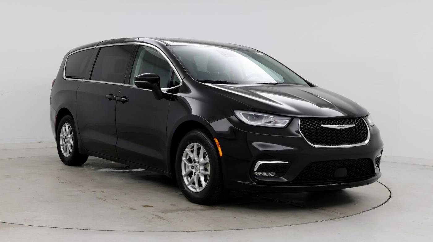 2023 Chrysler Pacifica Touring L — Minivan — 41,949 mi — Jacksonville, FL