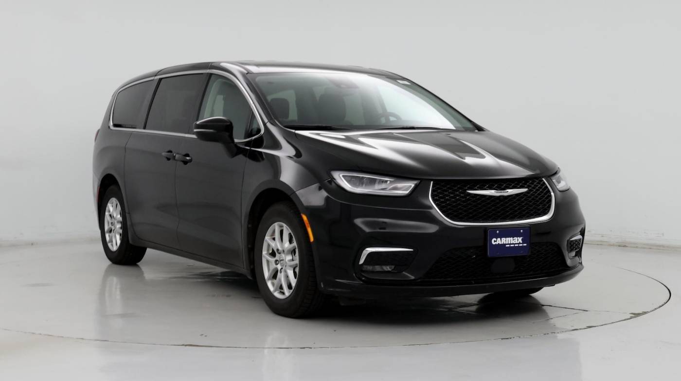 2023 Chrysler Pacifica Touring L — Minivan — 52,080 mi — Merriam, KS