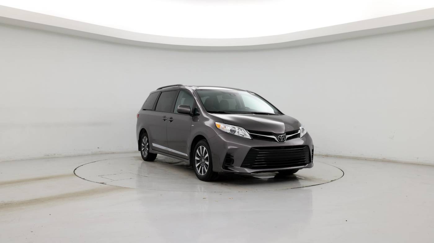 2020 Toyota Sienna LE — Minivan — 10,169 mi — Merriam, KS