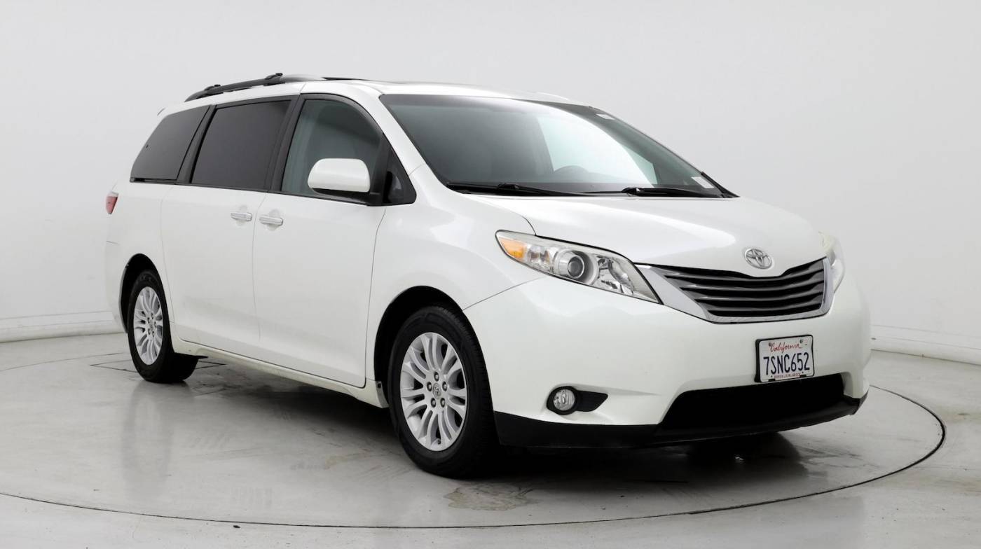 2016 Toyota Sienna XLE — Minivan — 46,932 mi — San Diego, CA