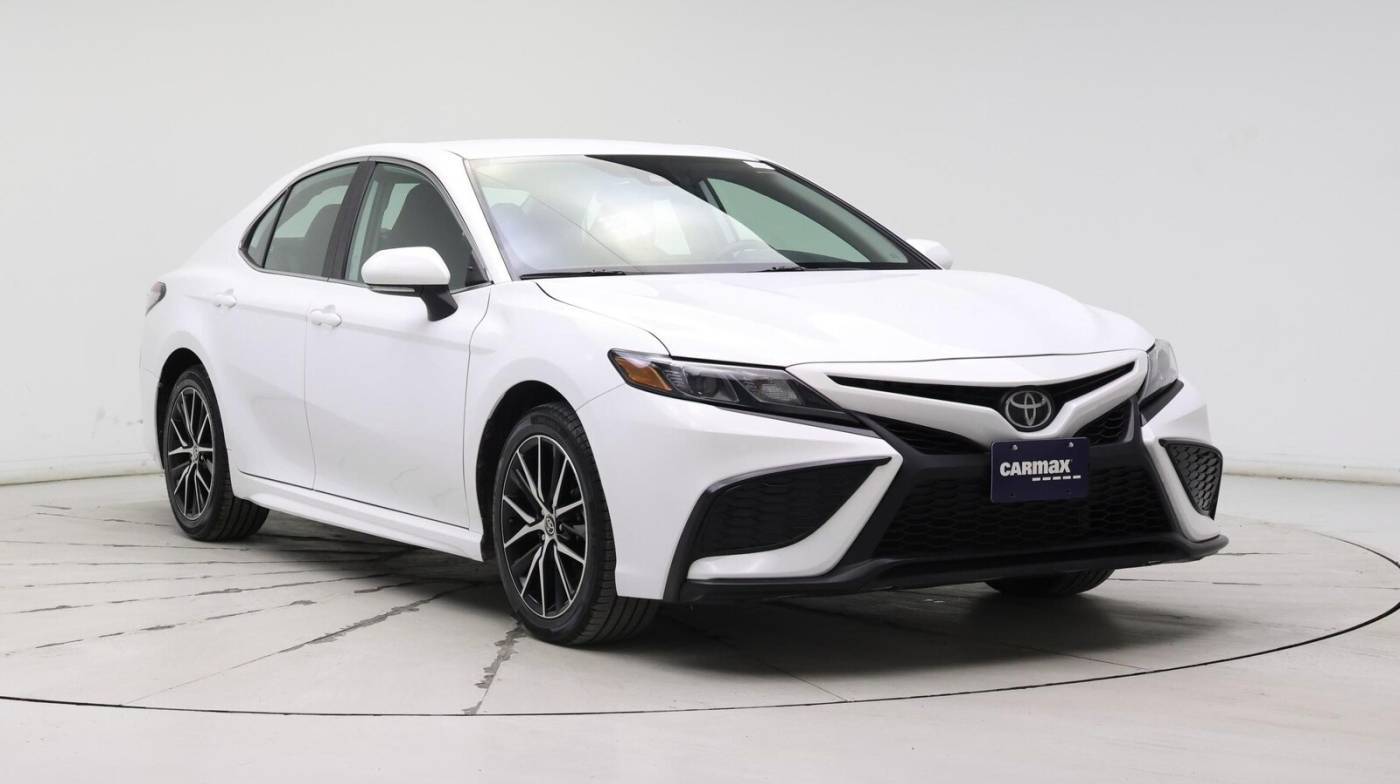 2024 Toyota Camry SE — Sedan — 39,435 mi — Kenosha, WI