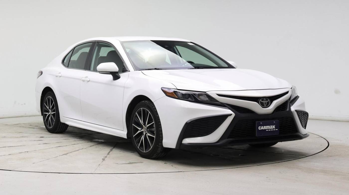 2022 Toyota Camry SE — Sedan — 58,923 mi — Kenosha, WI