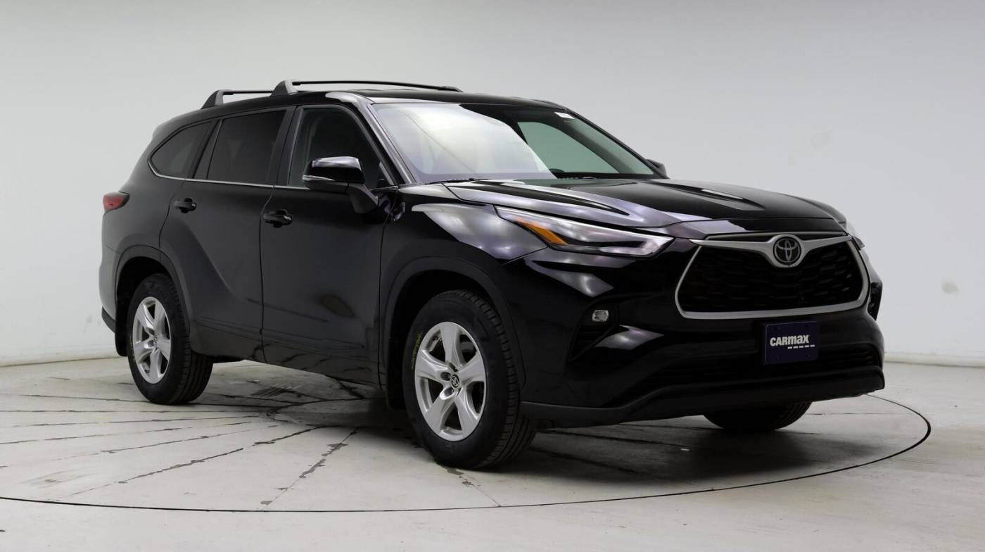 2023 Toyota Highlander LE — SUV — 31,409 mi — Kenosha, WI