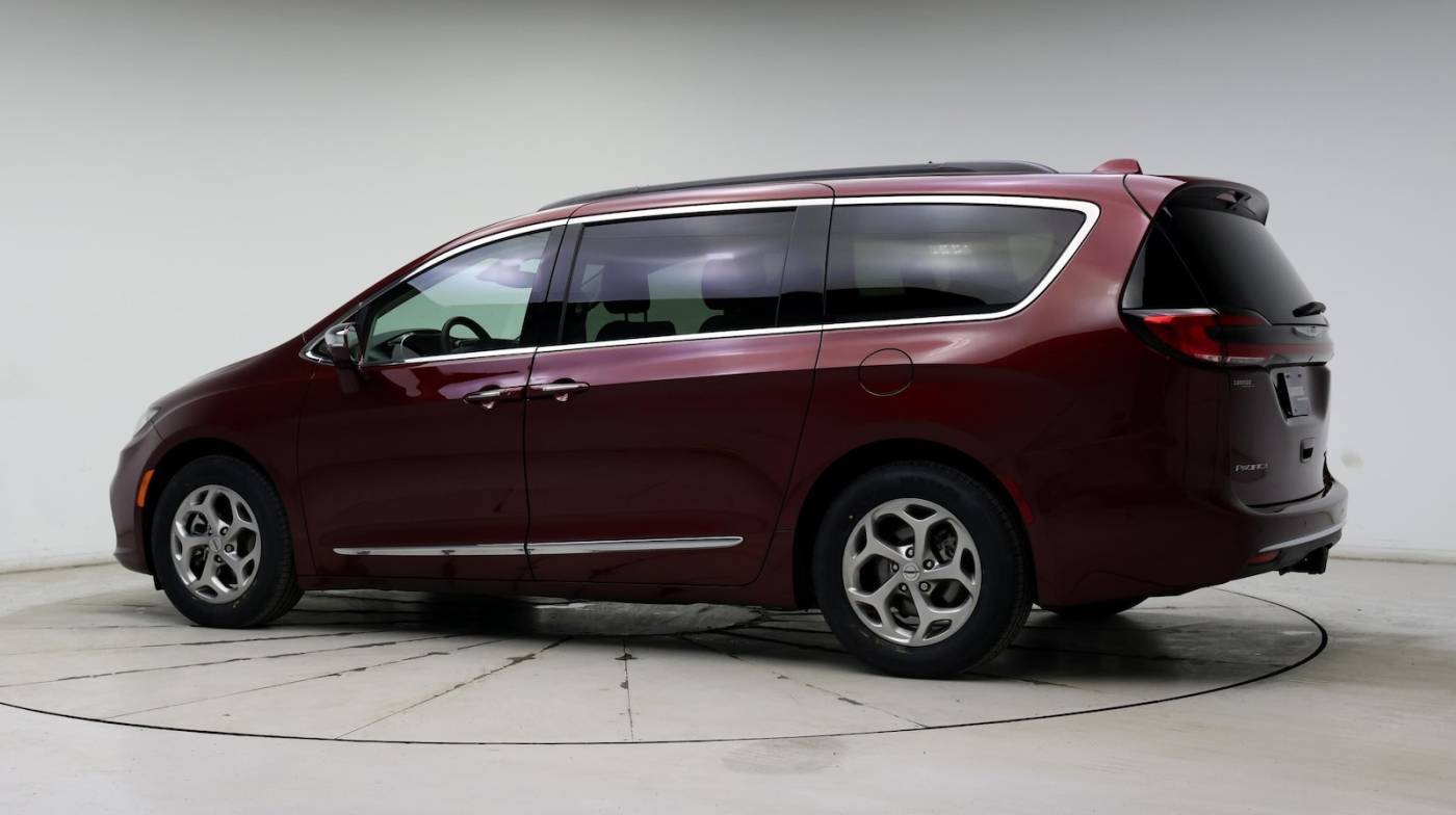 2022 Chrysler Pacifica Limited — Minivan — 48,413 mi — Kenosha, WI
