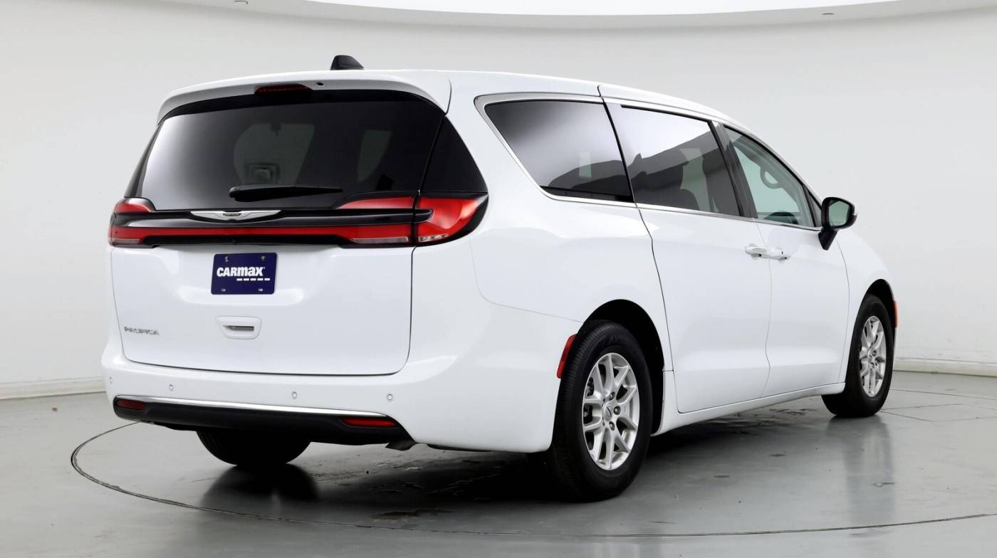 2023 Chrysler Pacifica Touring L — Minivan — 21,031 mi — Knoxville, TN