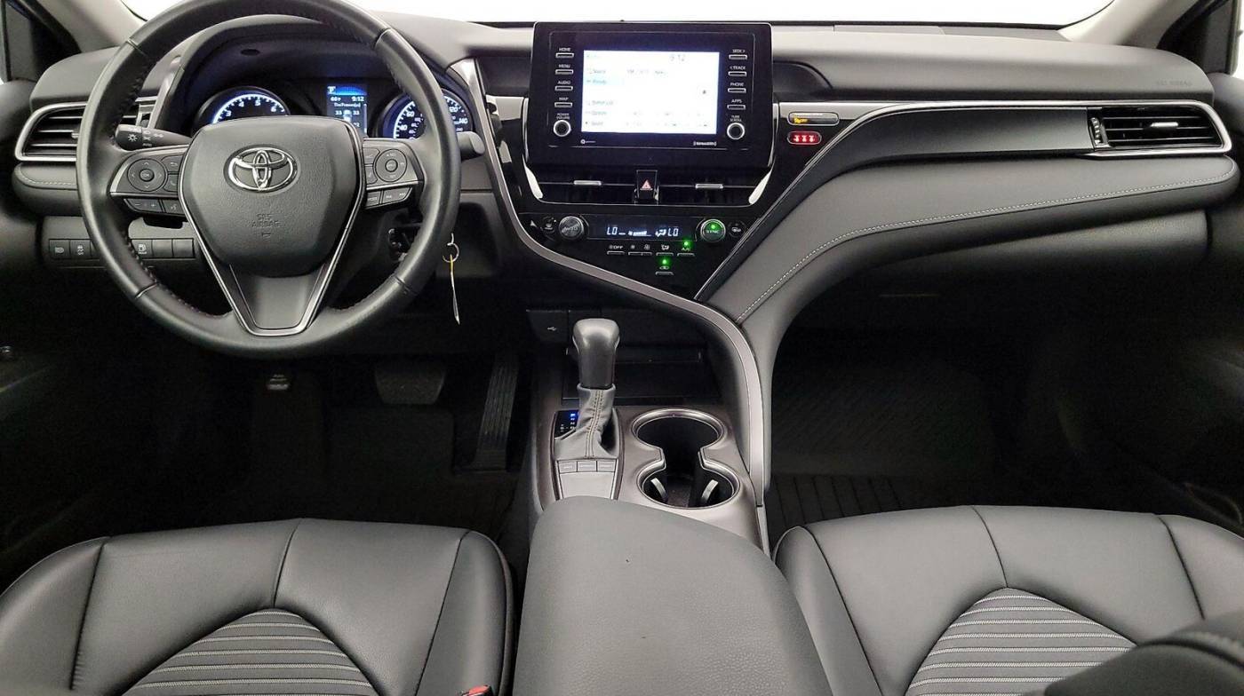 2023 Toyota Camry SE — Sedan — 16,685 mi — Knoxville, TN