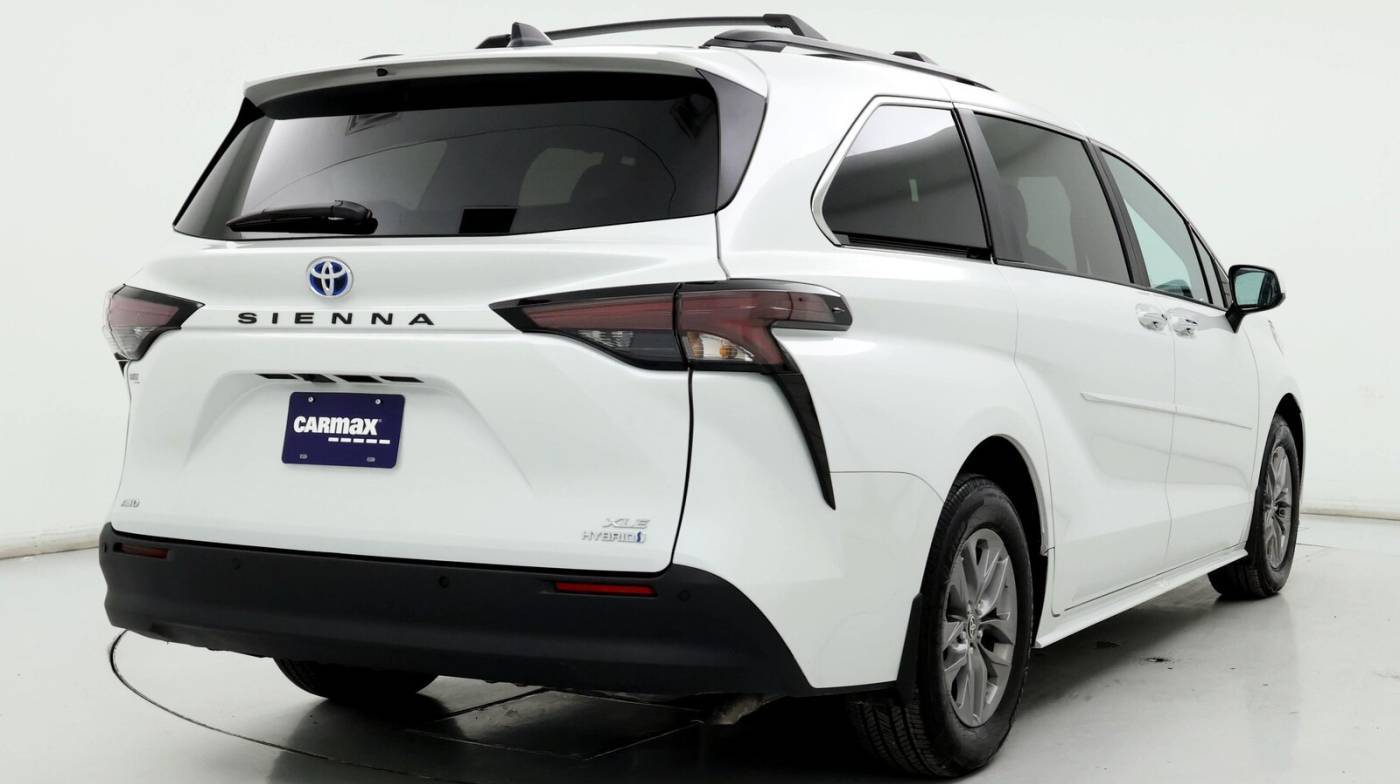2024 Toyota Sienna XLE — Minivan — 3,551 mi — Knoxville, TN