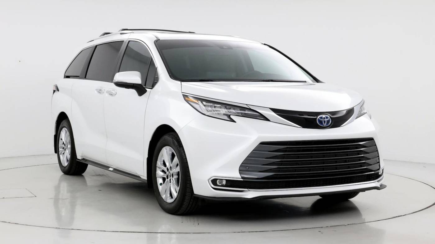 2023 Toyota Sienna Limited — Minivan — 28,710 mi — Henderson, NV