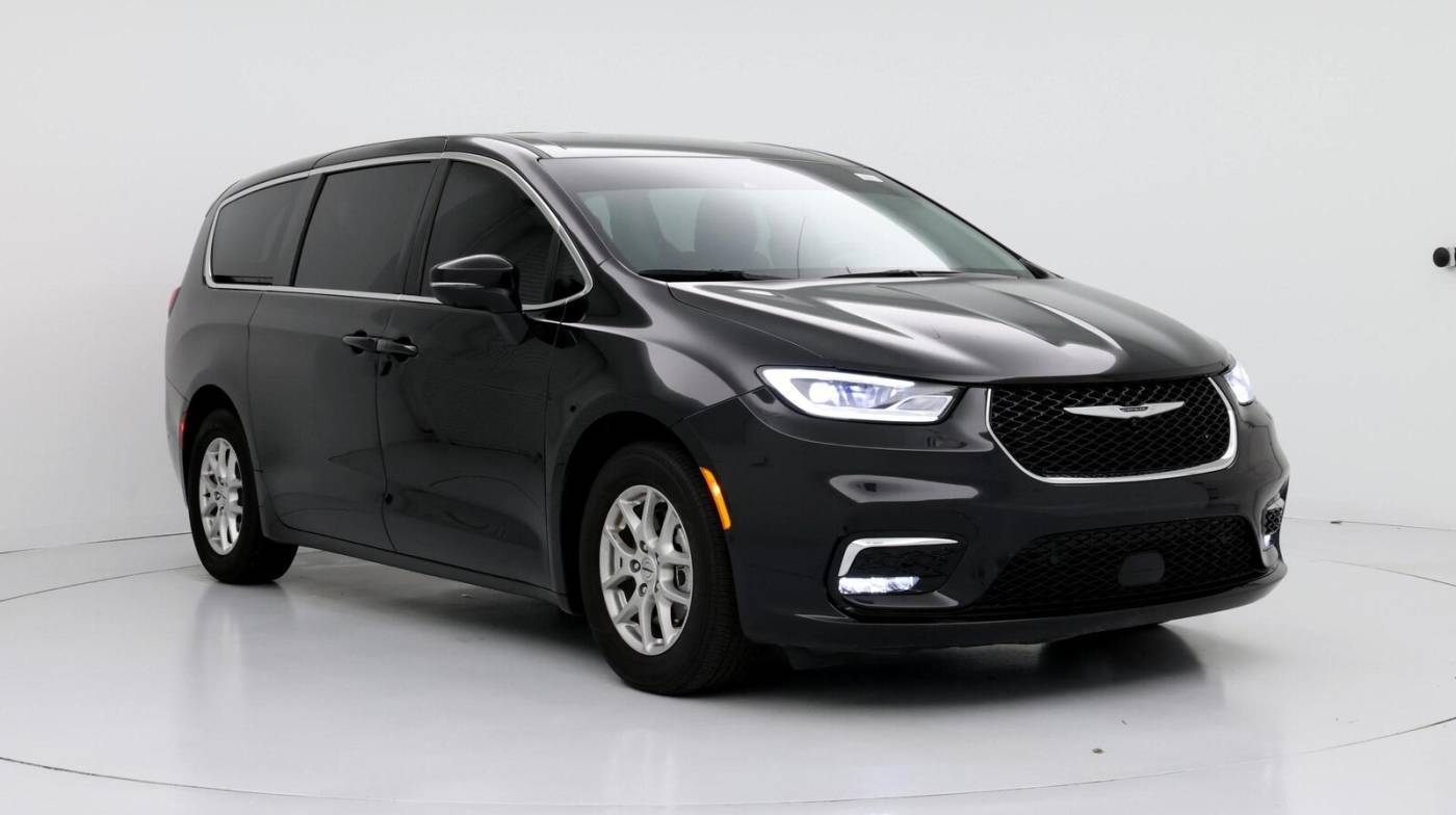 2023 Chrysler Pacifica Touring L — Minivan — 10,036 mi — Lithia Springs, GA