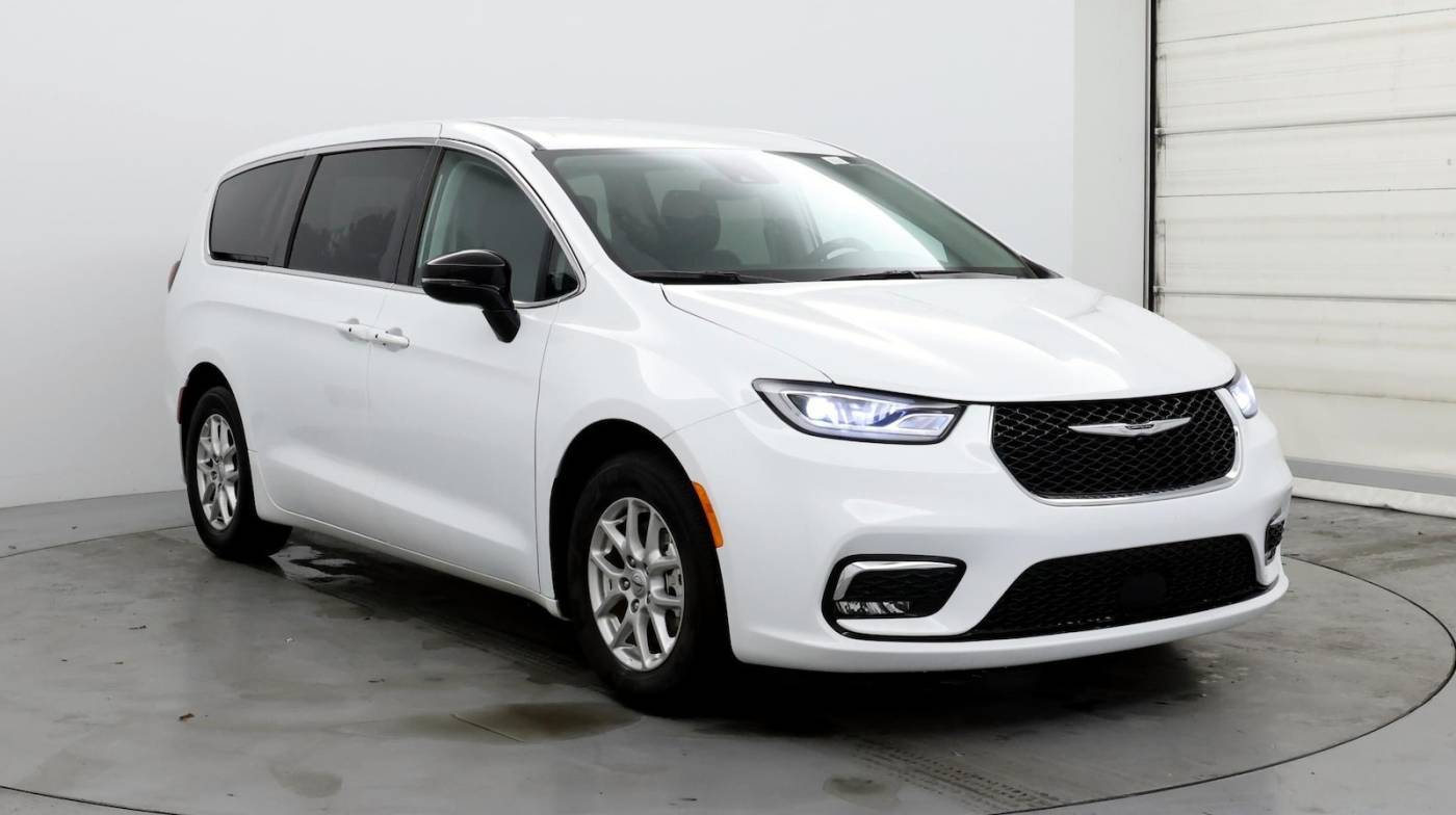 2024 Chrysler Pacifica Touring L — Minivan — 10,201 mi — Lithia Springs, GA