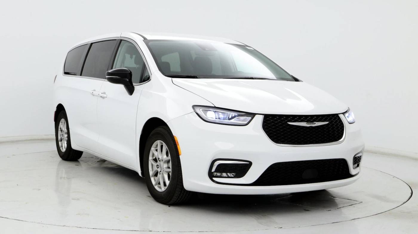 2024 Chrysler Pacifica Touring L — Minivan — 19,915 mi — Louisville, KY