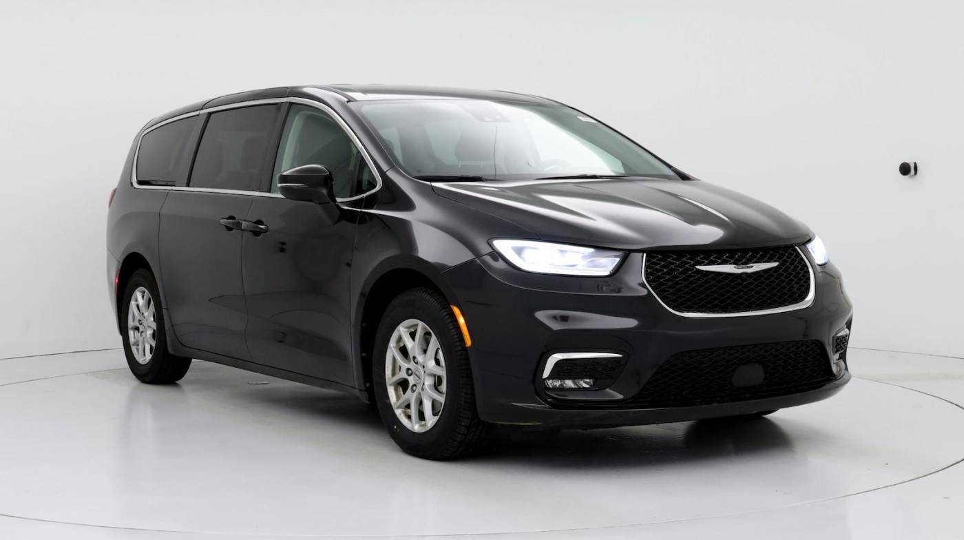 2023 Chrysler Pacifica Touring L — Minivan — 57,277 mi — Memphis, TN