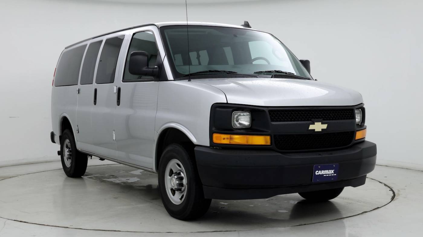 2017 Chevrolet Express Passenger LS — Passenger Van — 14,311 mi — Merrillville, IN