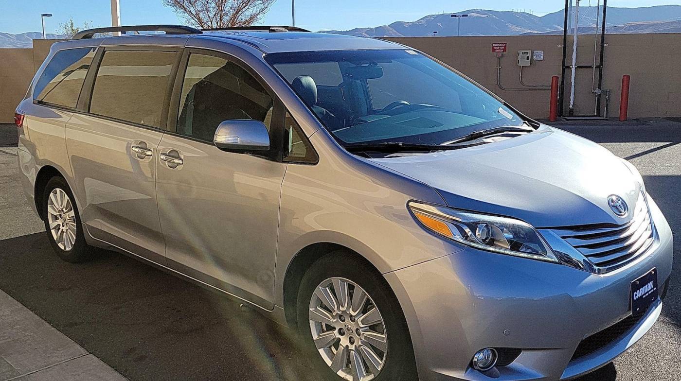 2017 Toyota Sienna Limited — Minivan — 32,810 mi — Modesto, CA