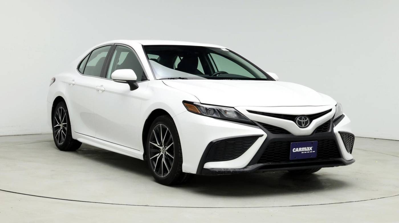 2022 Toyota Camry SE — Sedan — 59,666 mi — Naperville, IL