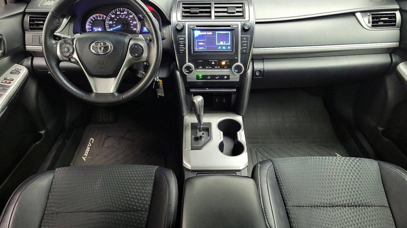 2013 Toyota Camry SE — Sedan — 120,648 mi — Naperville, IL