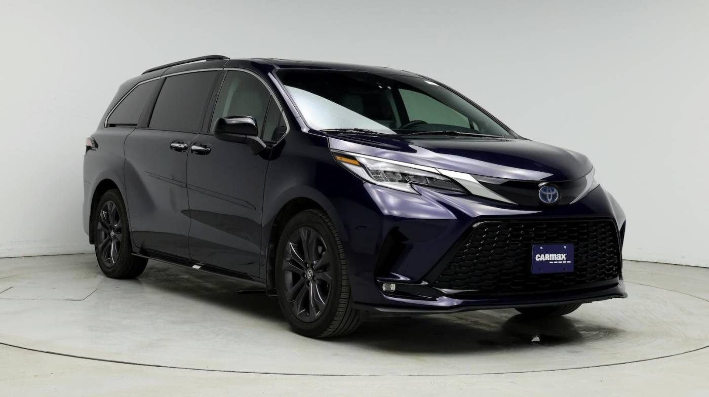 2022 Toyota Sienna XSE — Minivan — 58,517 mi — Naperville, IL
