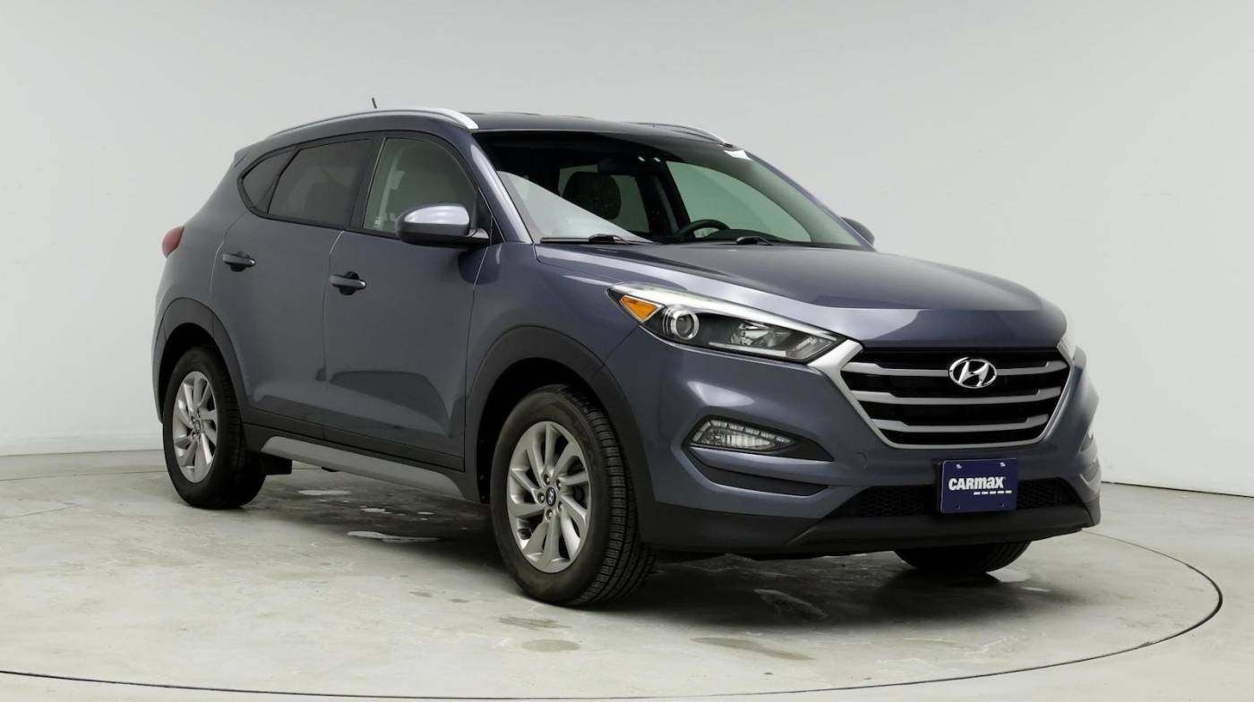 2017 Hyundai Tucson SE — SUV — 55,598 mi — Naperville, IL