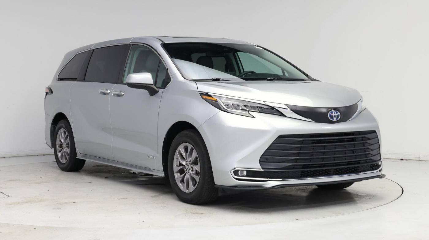 2021 Toyota Sienna XLE — Minivan — 14,897 mi — Nashville, TN