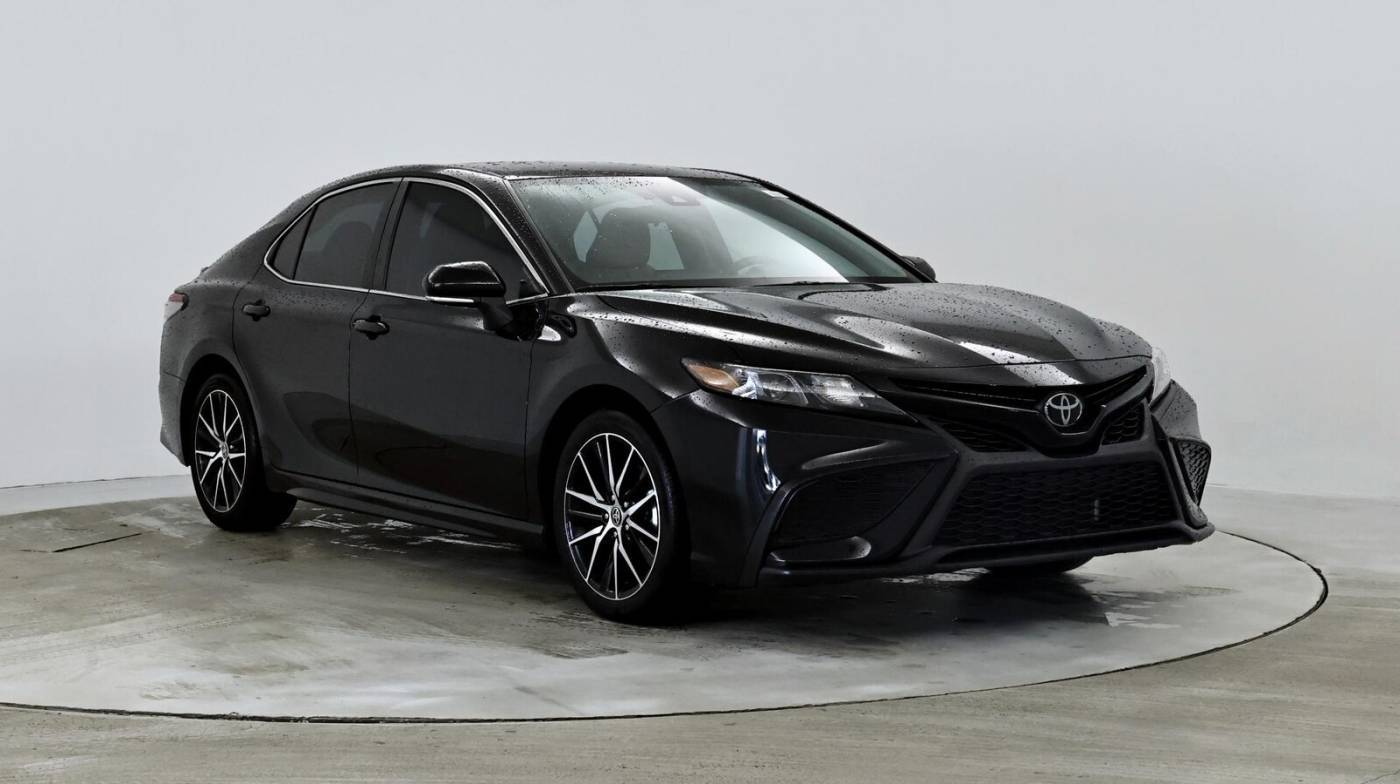 2023 Toyota Camry SE — Sedan — 13,800 mi — Norcross, GA