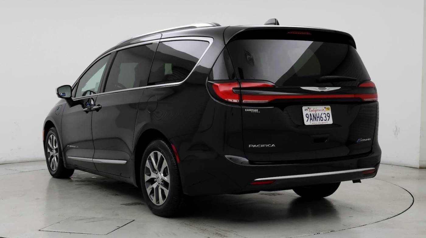 2022 Chrysler Pacifica Hybrid Pinnacle — Minivan — 72,881 mi — Omaha, NE