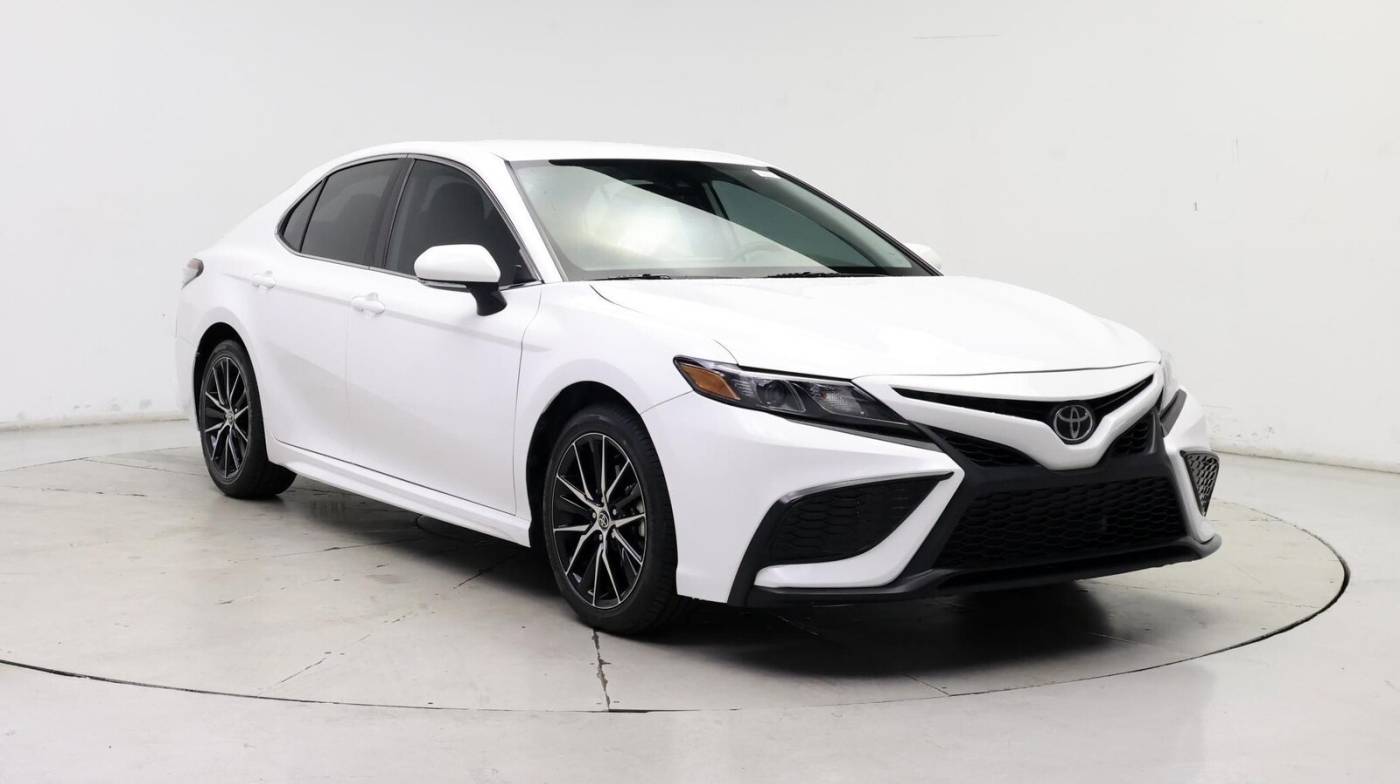 2022 Toyota Camry SE — Sedan — 42,740 mi — Orlando, FL
