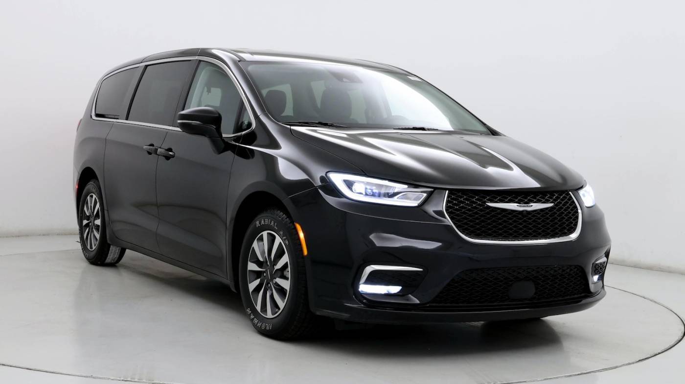 2022 Chrysler Pacifica Hybrid Touring L — Minivan — 52,312 mi — Tolleson, AZ
