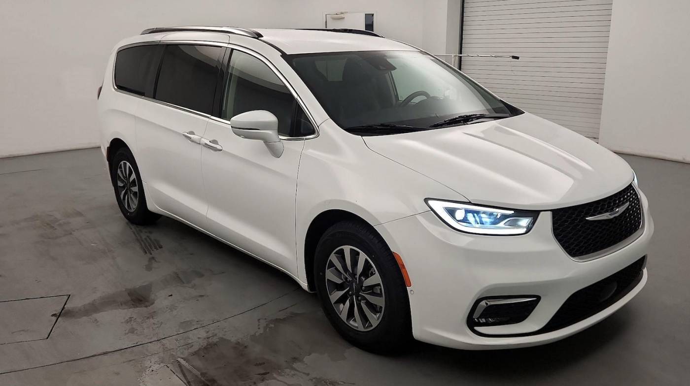 2021 Chrysler Pacifica Hybrid Touring L — Minivan — 69,464 mi — Plano, TX