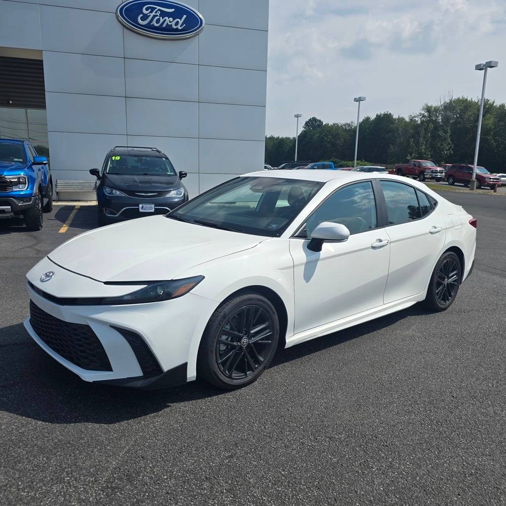 2025 Toyota Camry Hybrid SE — Sedan — 3,192 mi — Ebensburg, PA