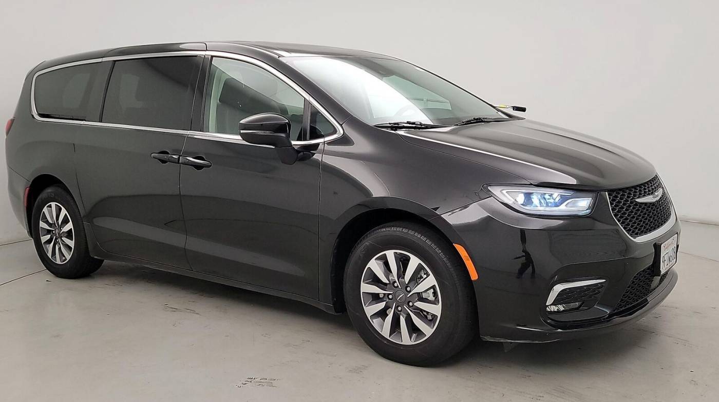 2023 Chrysler Pacifica Hybrid Touring L — Minivan — 34,866 mi — Riverside, CA