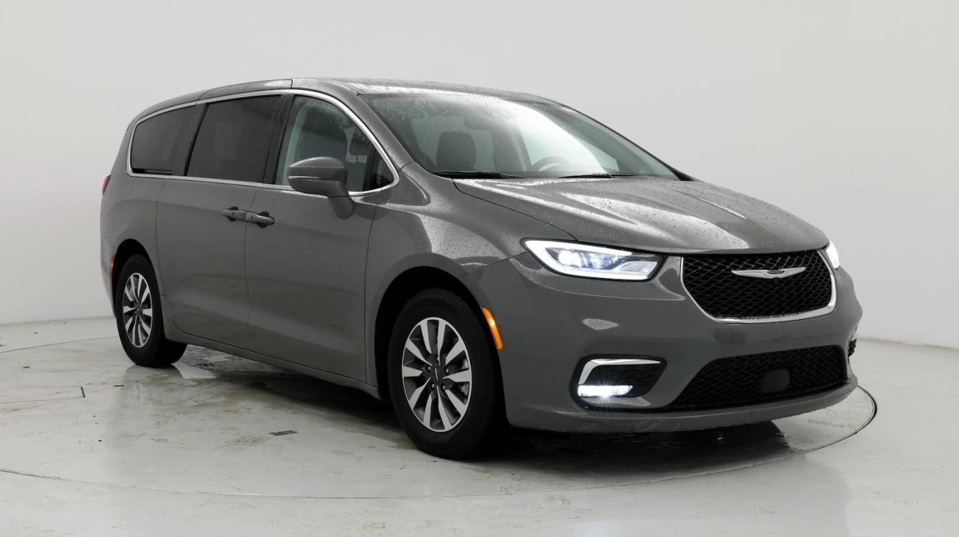 2022 Chrysler Pacifica Hybrid Touring L — Minivan — 58,537 mi — Roswell, GA